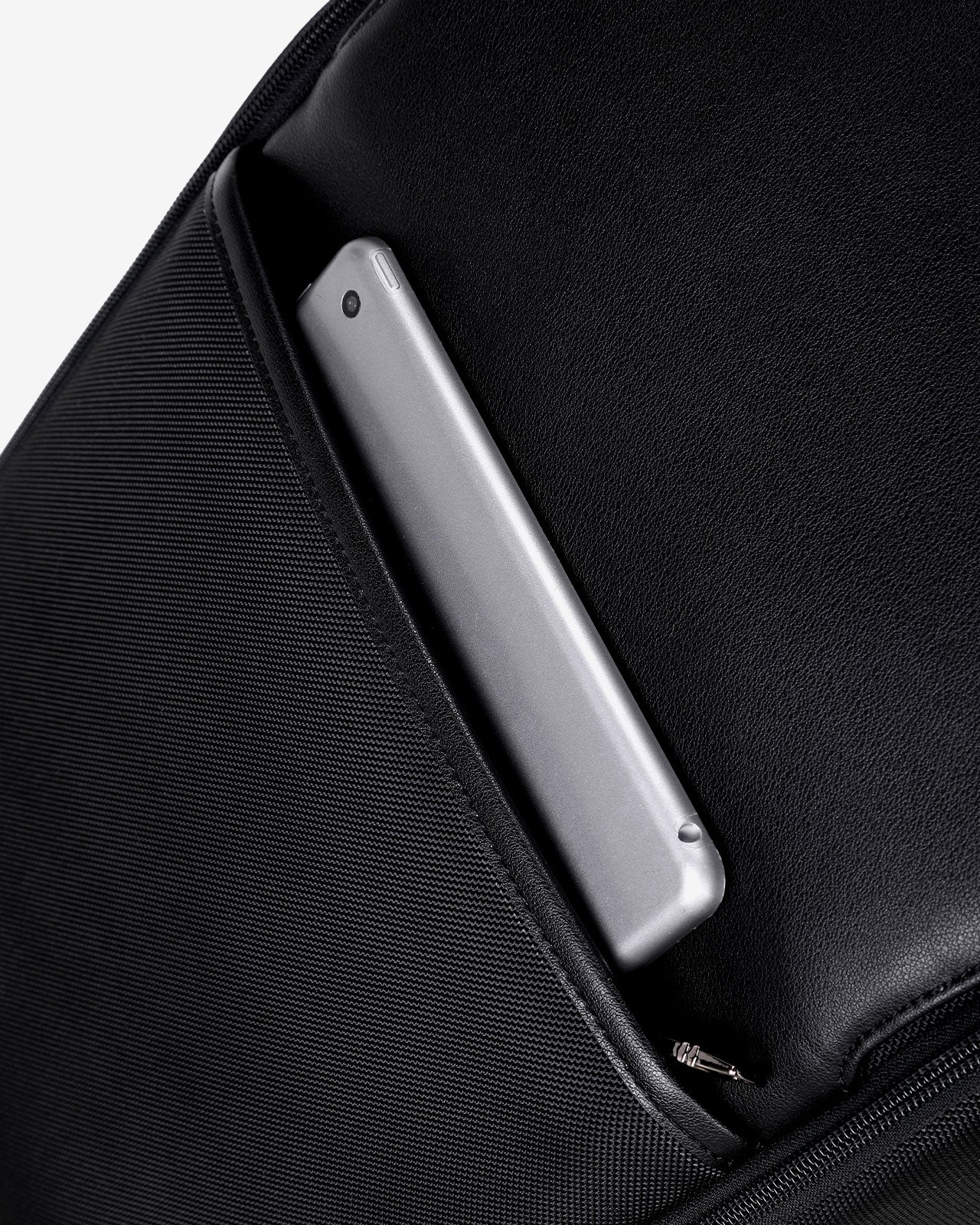 Balo Công Nghệ Đeo Vai Zuciani Timeless Fusion N22-MJ22-Đen Color1