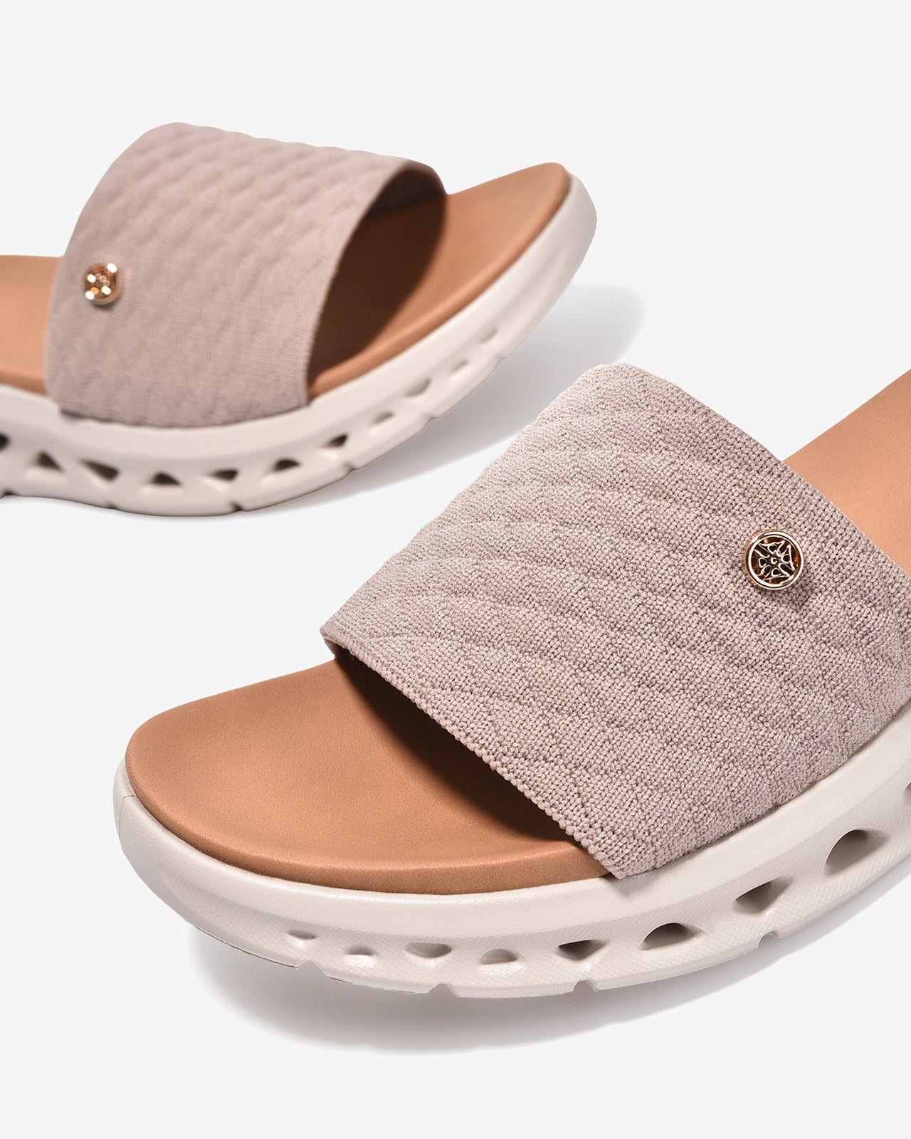 Dép Quai Ngang Nữ Zucia Quai Vân Đính Logo-DHLL4-Cafe Color1