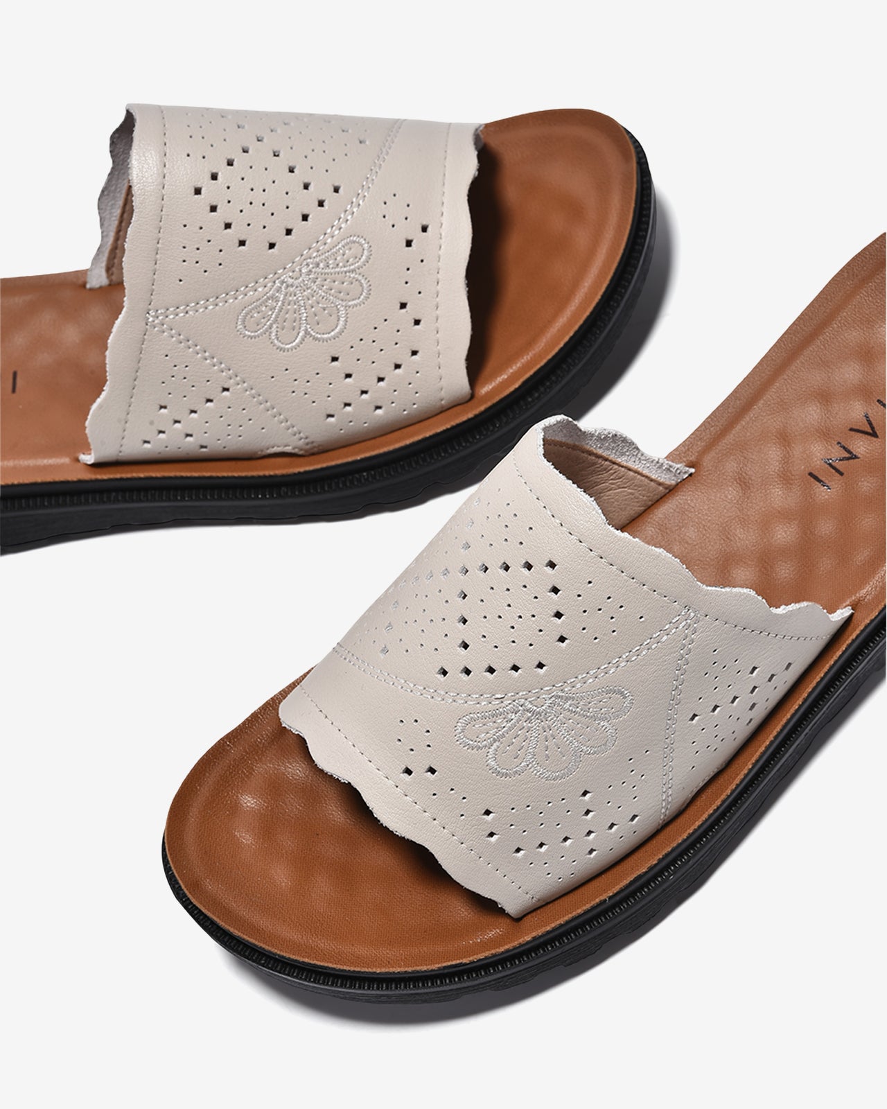 Dép Nữ Zuciani Quai Ngang Hoa Văn Cắt Laser-DCF58-Kem Color2