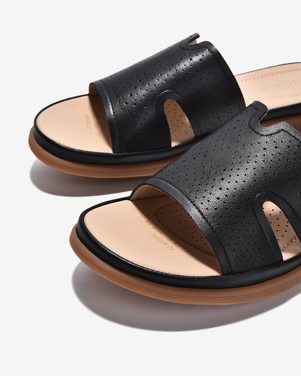 Dép Nữ Zuciani Quai Bản Lớn Đục Lỗ-DMD08Đen Color1