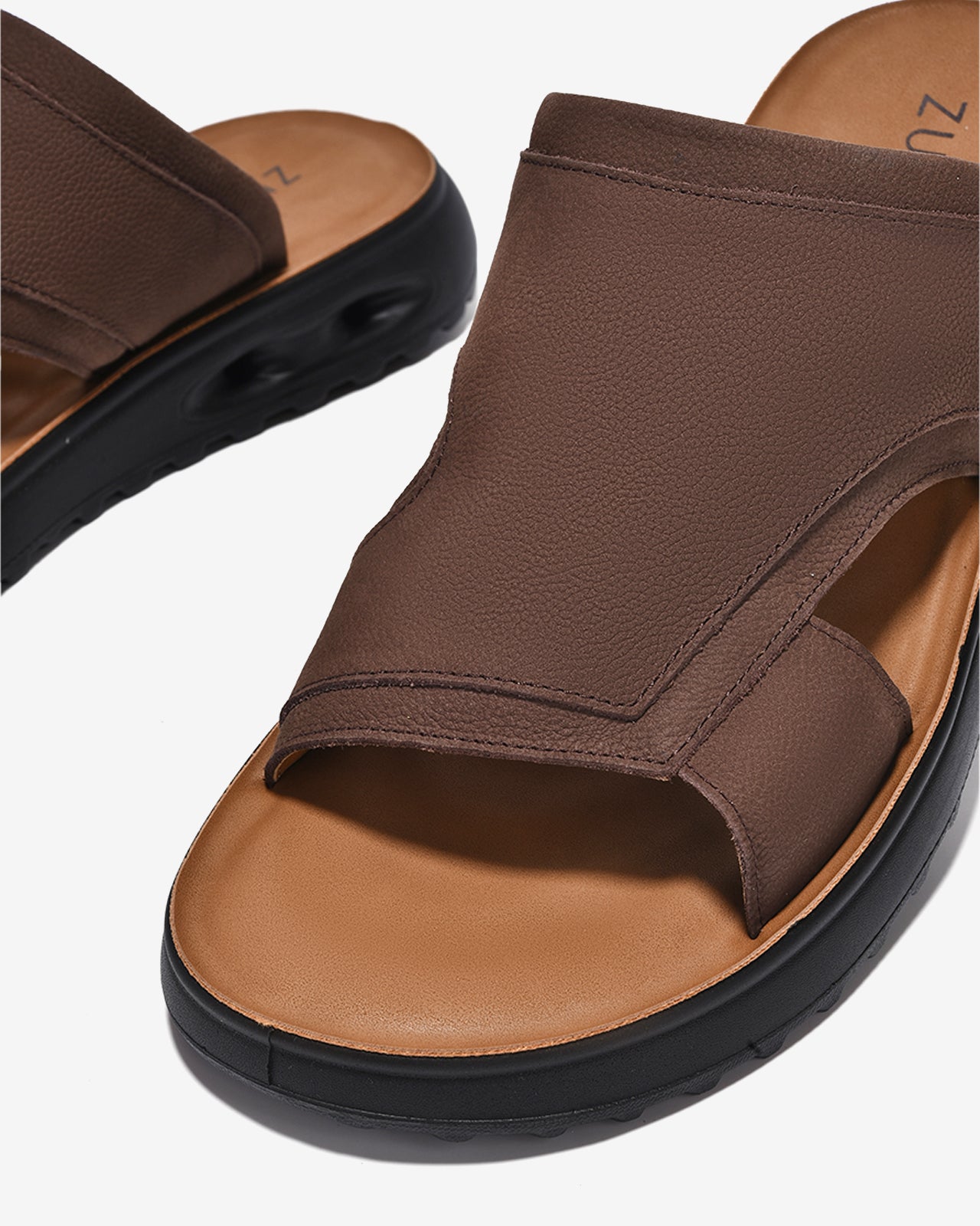 Dép Nam Zuciani Quai Ngang Vân Da Mờ-DCF65-Nâu Color1