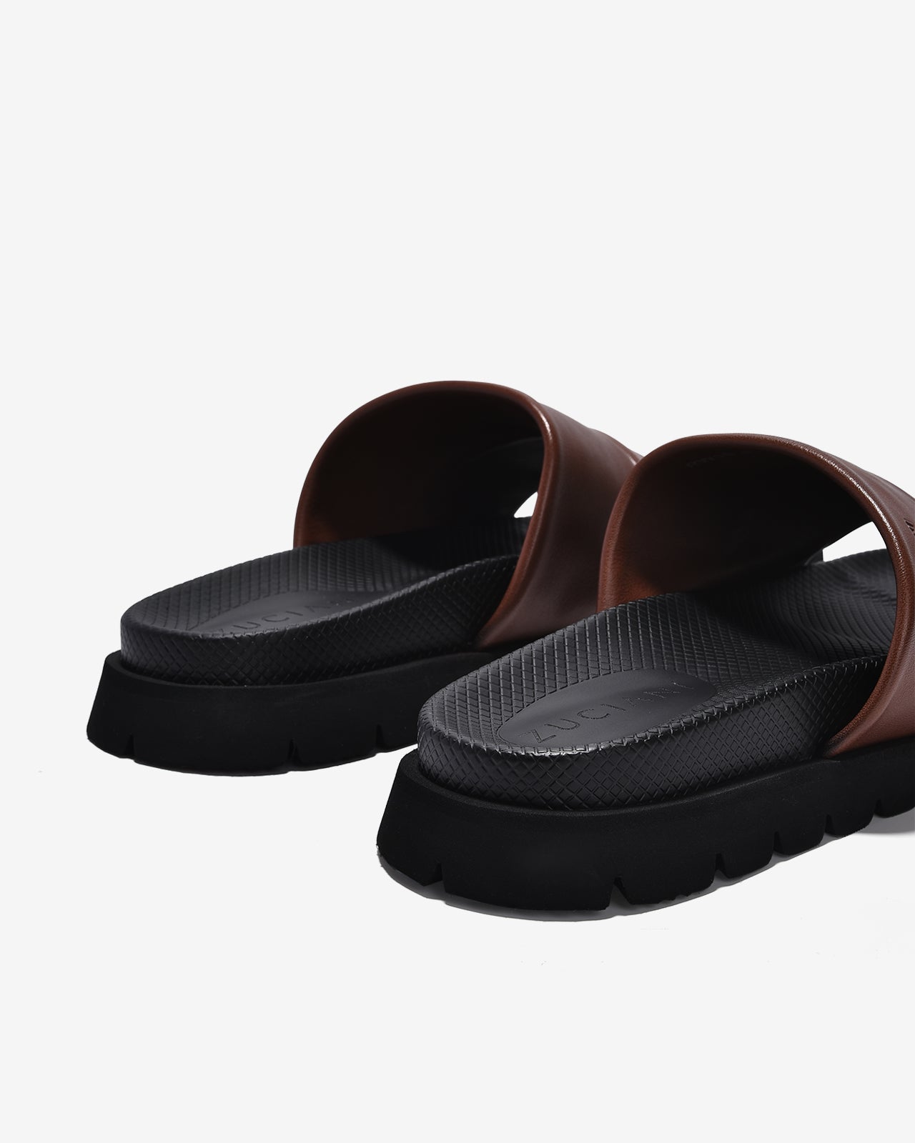 Dép Nam Zuciani Quai Ngang Khắc Logo-DRW15-Nâu Color1