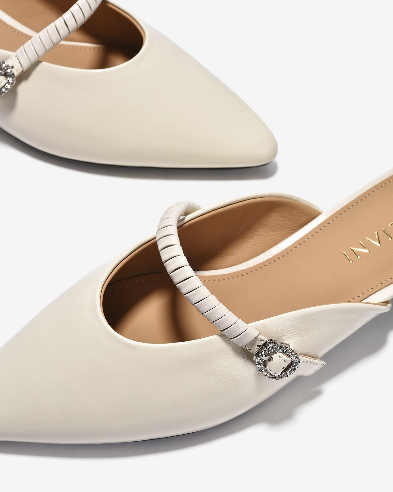 Dép Sapo Nữ Zuciani Mũi Nhọn Khoá Đính Đá-GCM08-Trắng Color1