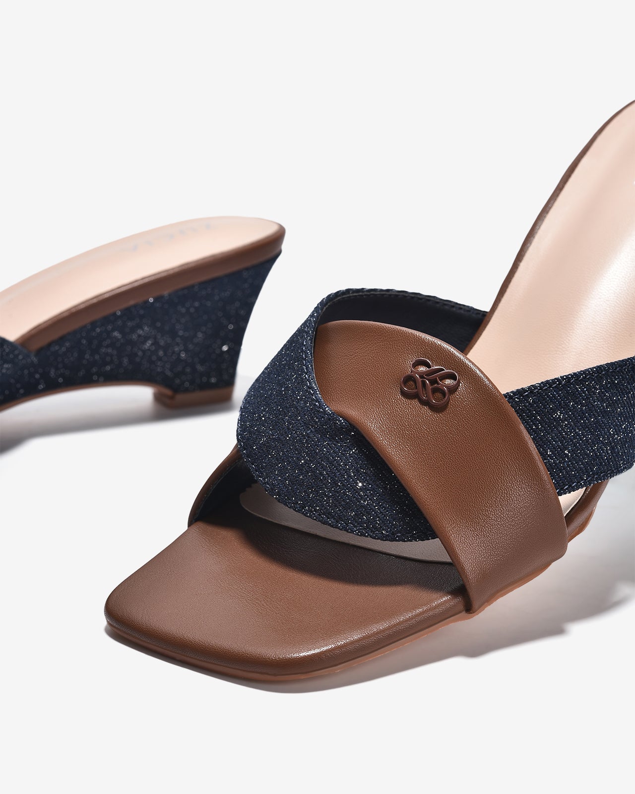 Dép Xuồng Zucia Quai Xoắn Phối Cách Điệu-DHLJ9-Nâu Color1