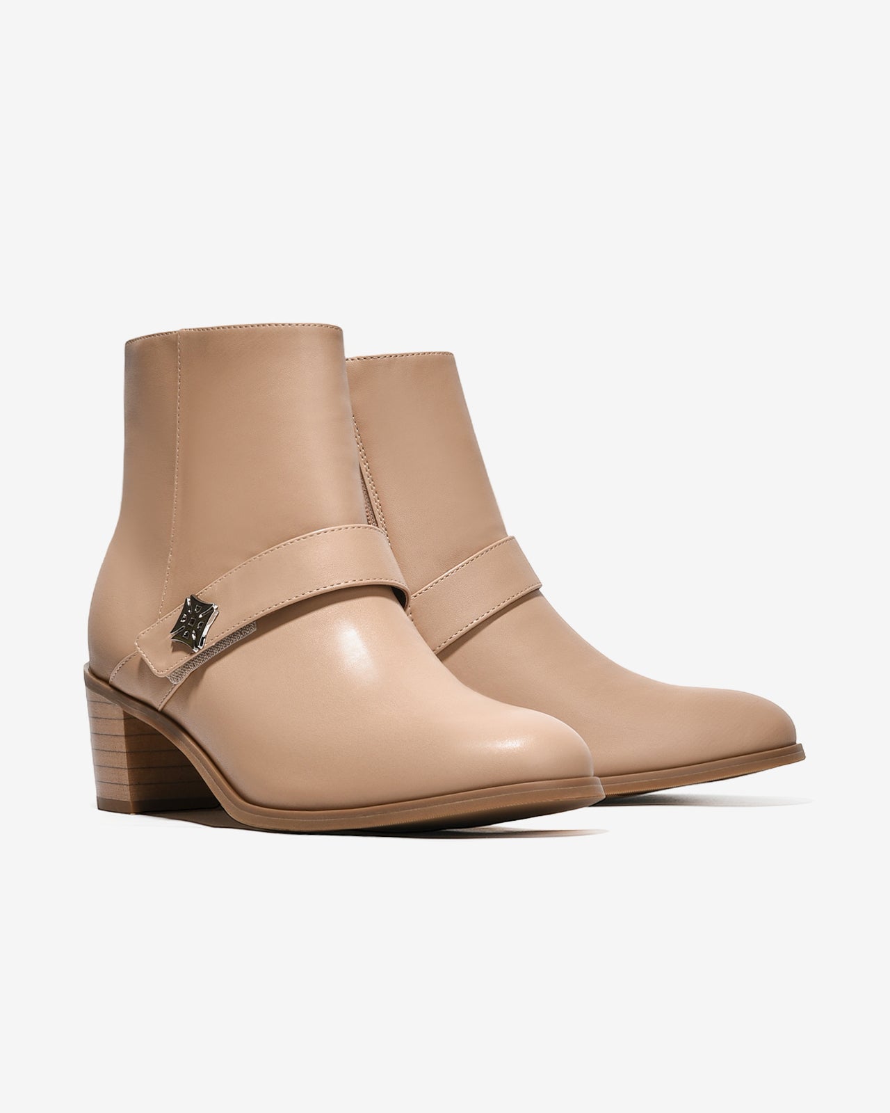 Giày Boot Nữ Zucia Mũi Tròn Quai Da Ngang Đính Logo-GTHB4-Kem Color2