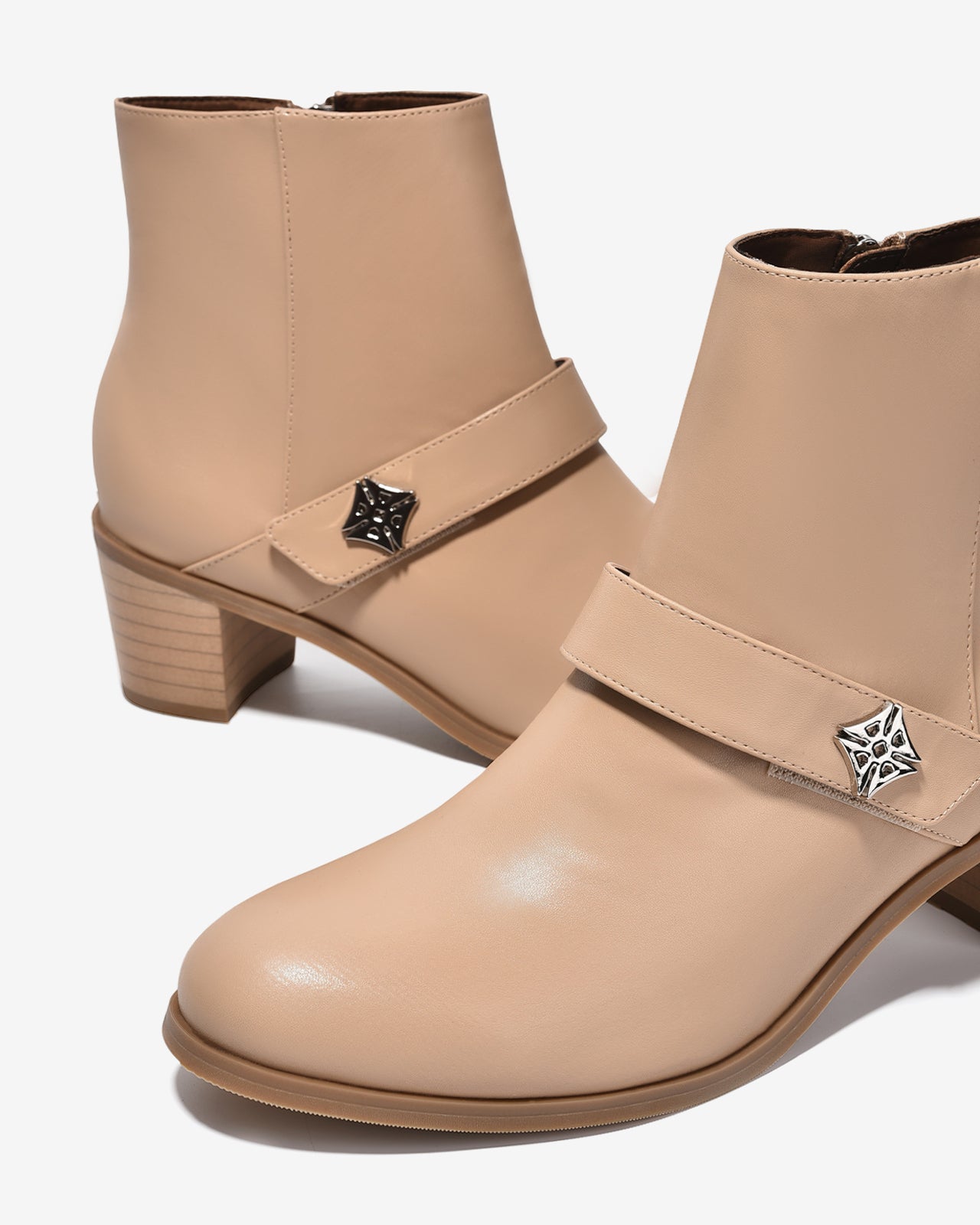 Giày Boot Nữ Zucia Mũi Tròn Quai Da Ngang Đính Logo-GTHB4-Kem Color2