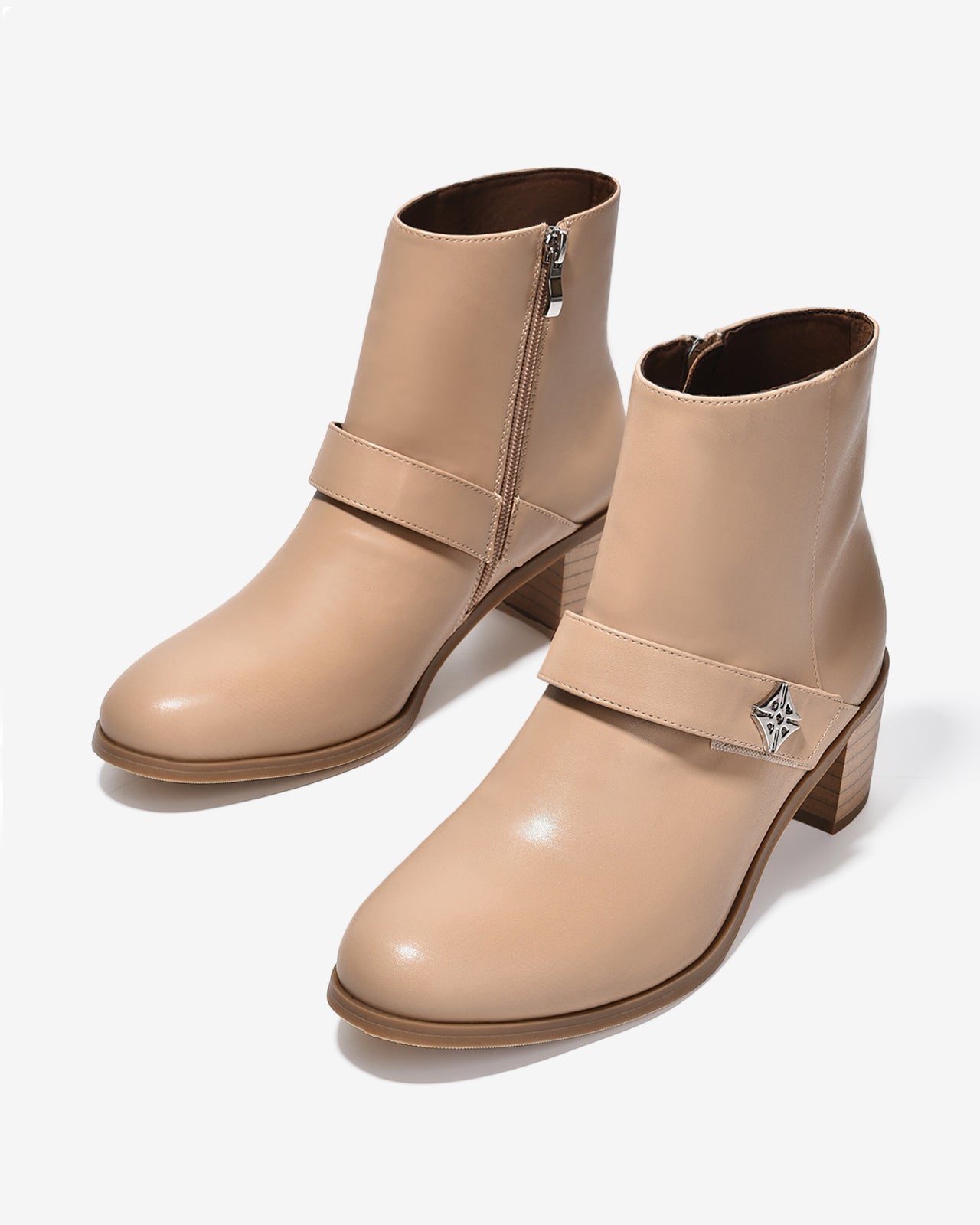 Giày Boot Nữ Zucia Mũi Tròn Quai Da Ngang Đính Logo-GTHB4-Kem Color2