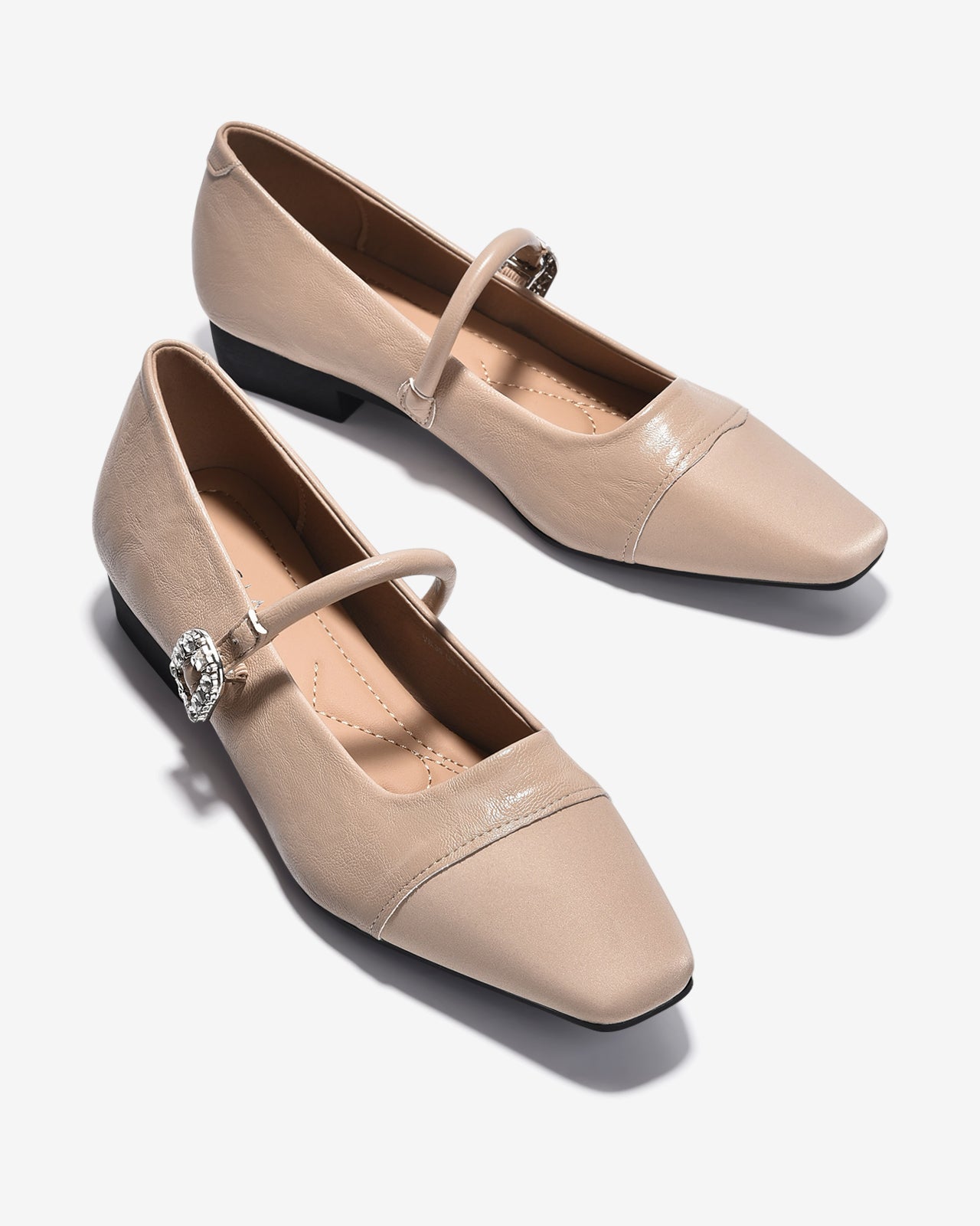 Giày Búp Bê Zucia Mũi Vuông Khóa Đính Đá-GTH87-Kem Color1