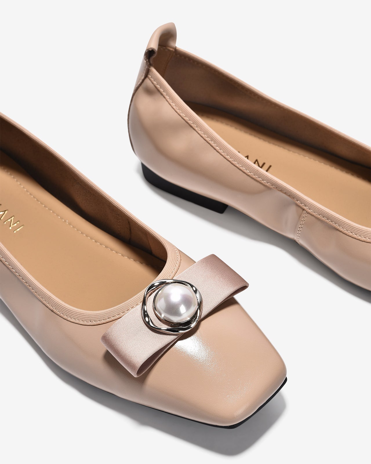 Giày Búp Bê Zuciani Da Bóng Đính Ngọc Trai-GCM06-Kem Color1