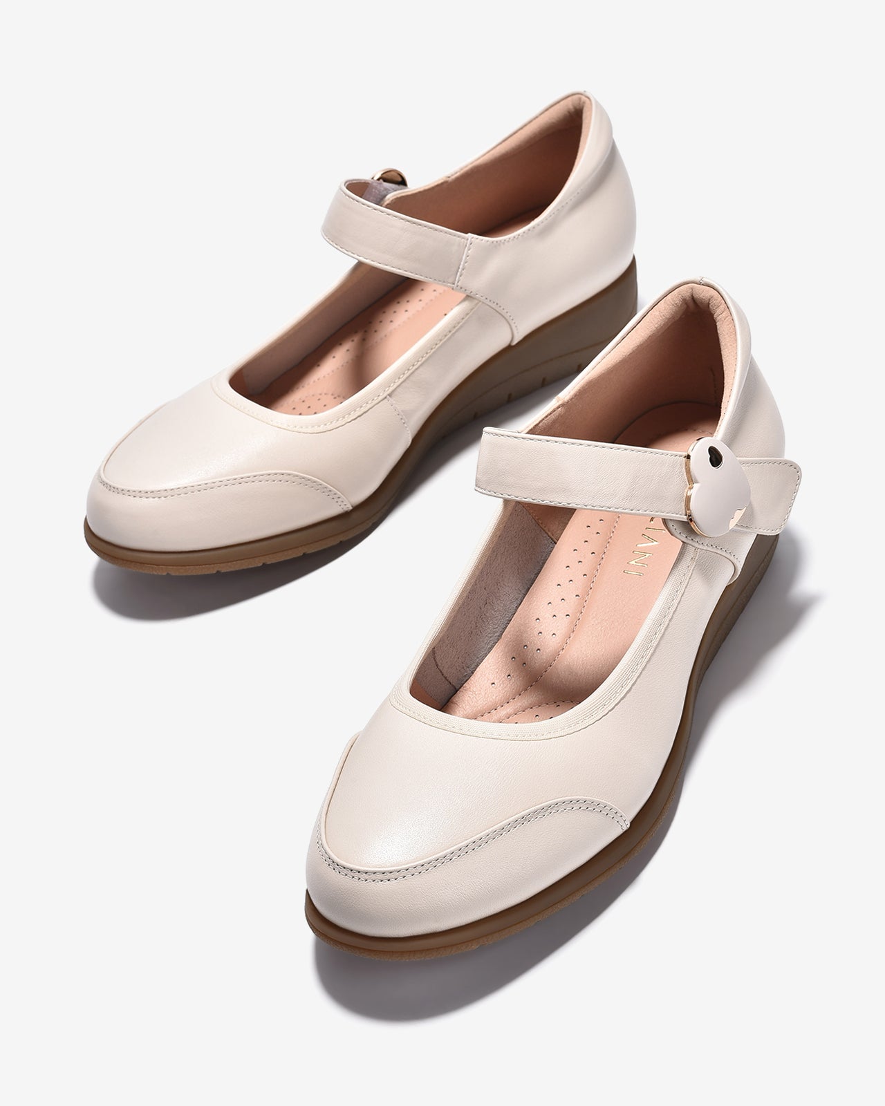 Giày Xuồng Zuciani Mũi Tròn Khoá Tim-GCM28-Kem Color1