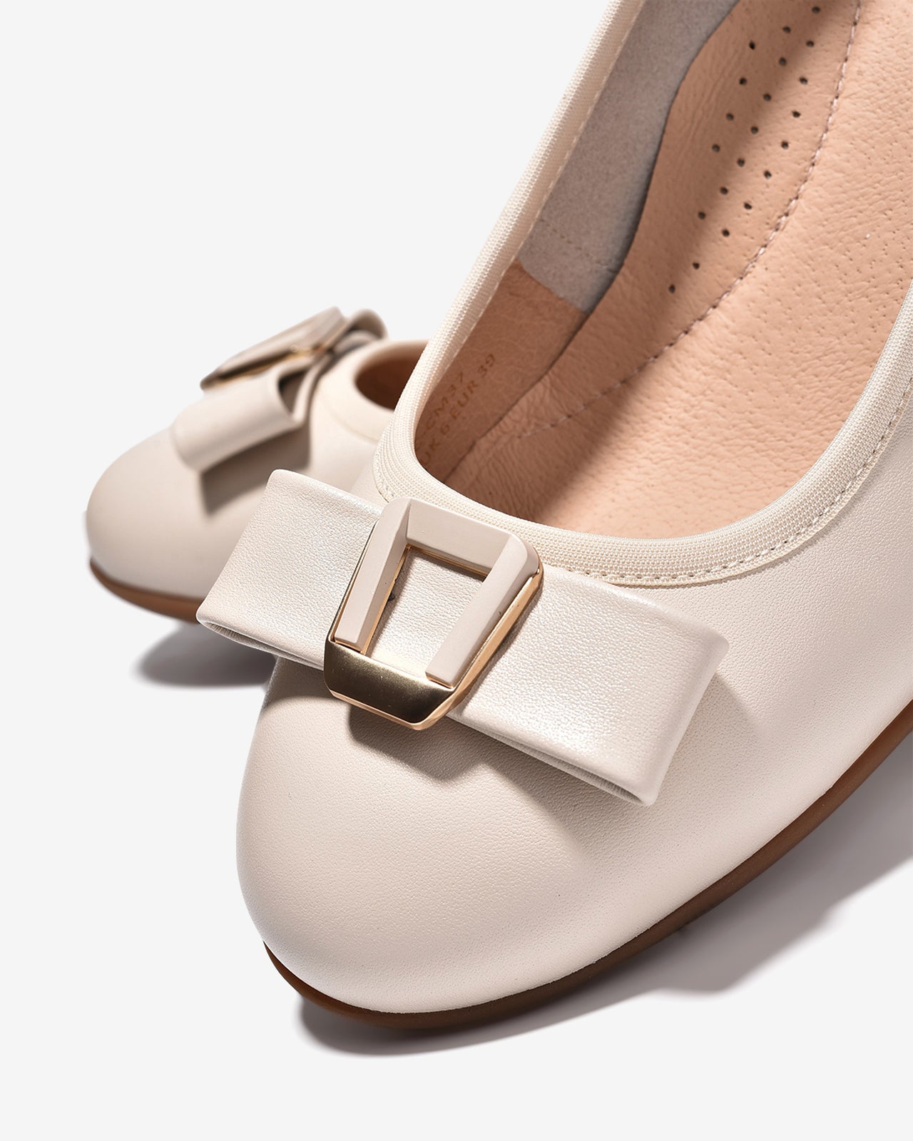 Giày Xuồng Zuciani Nơ Khóa Kim Loại-GCM37-Kem Color2