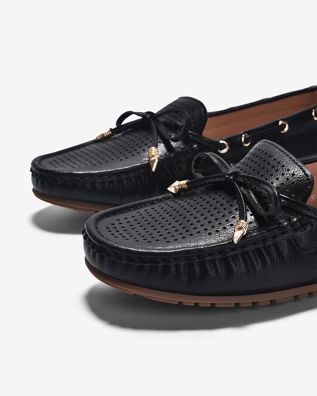 Giày Mọi Zucia Dập Ô Vuông Khóa Nơ-GHLI9-Đen Color1