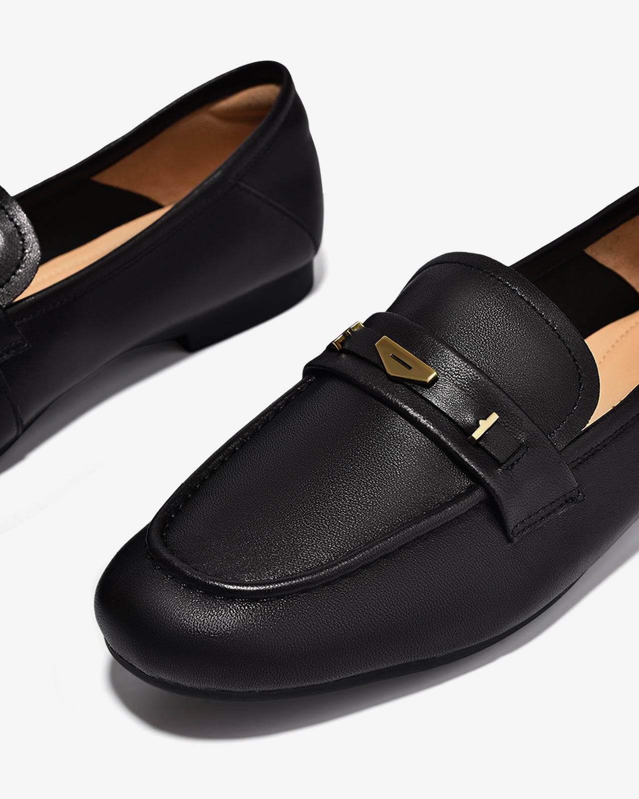 Giày Lười Nữ Zuciani Da Trơn Mềm Đính Khoá Ngang-GCM44-Đen Color1