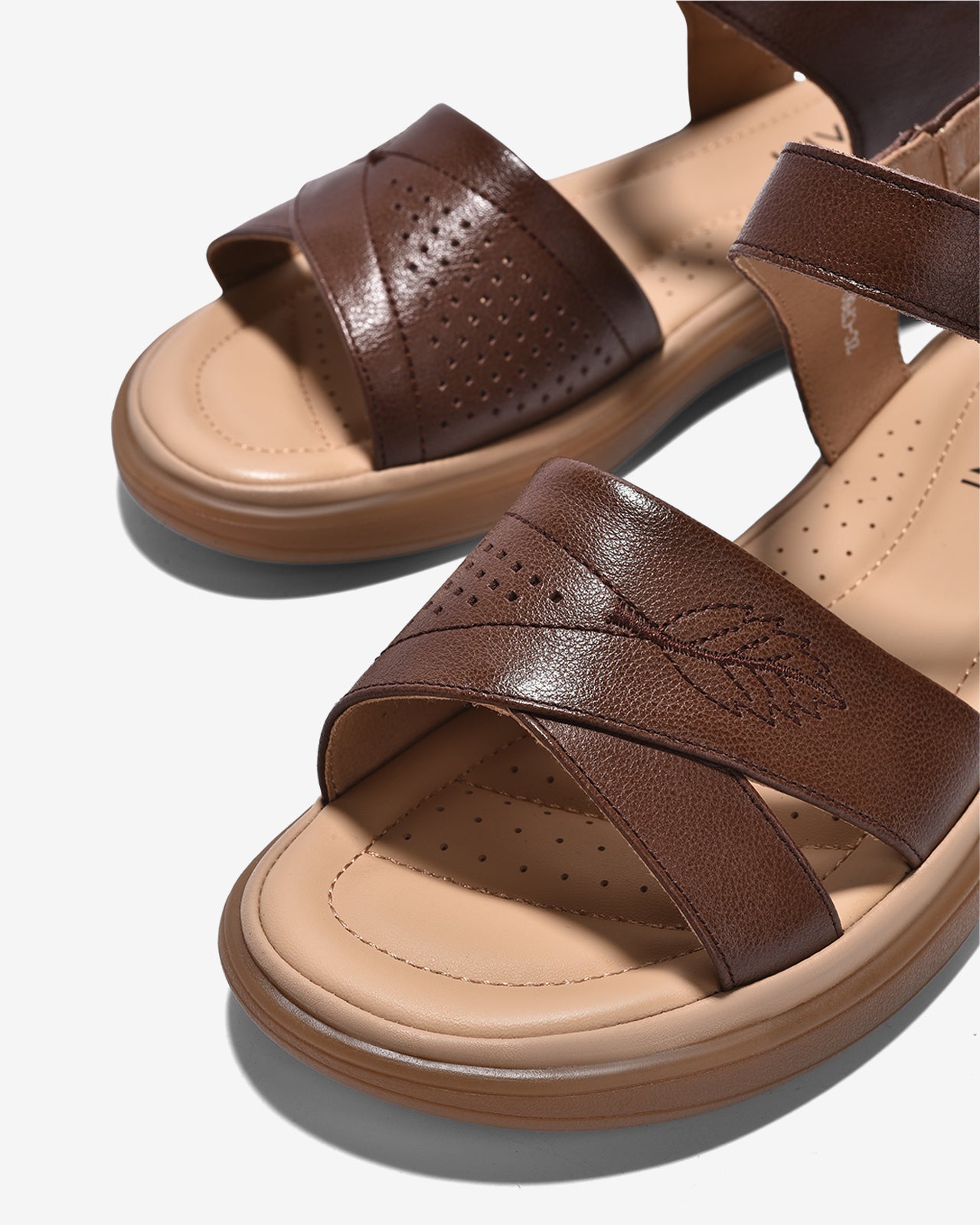 Sandals Nữ Zuciani Quai Ngang Thêu Hoạ Tiết-SCF60-Nâu Color2