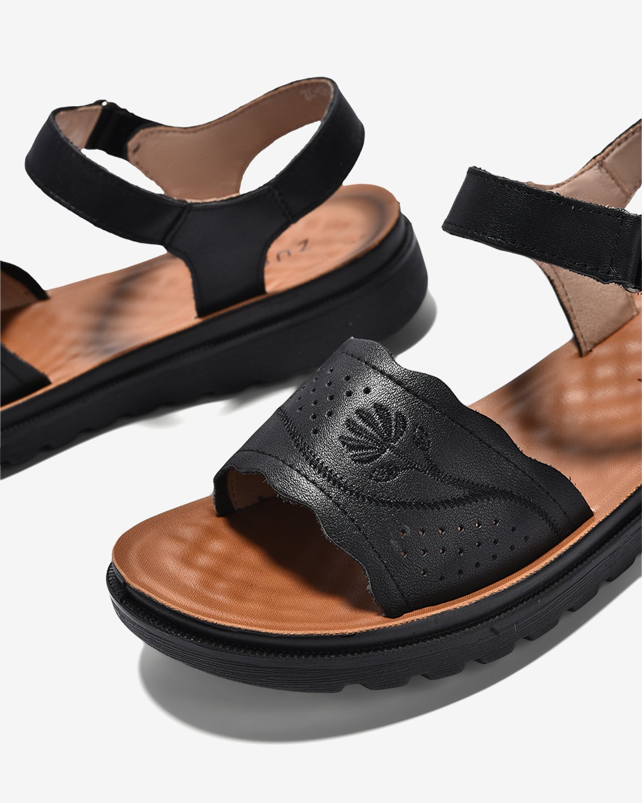 Sandals Nữ Zuciani Quai Ngang Đục Lỗ Thêu Hoa-SCF61-Đen Color2