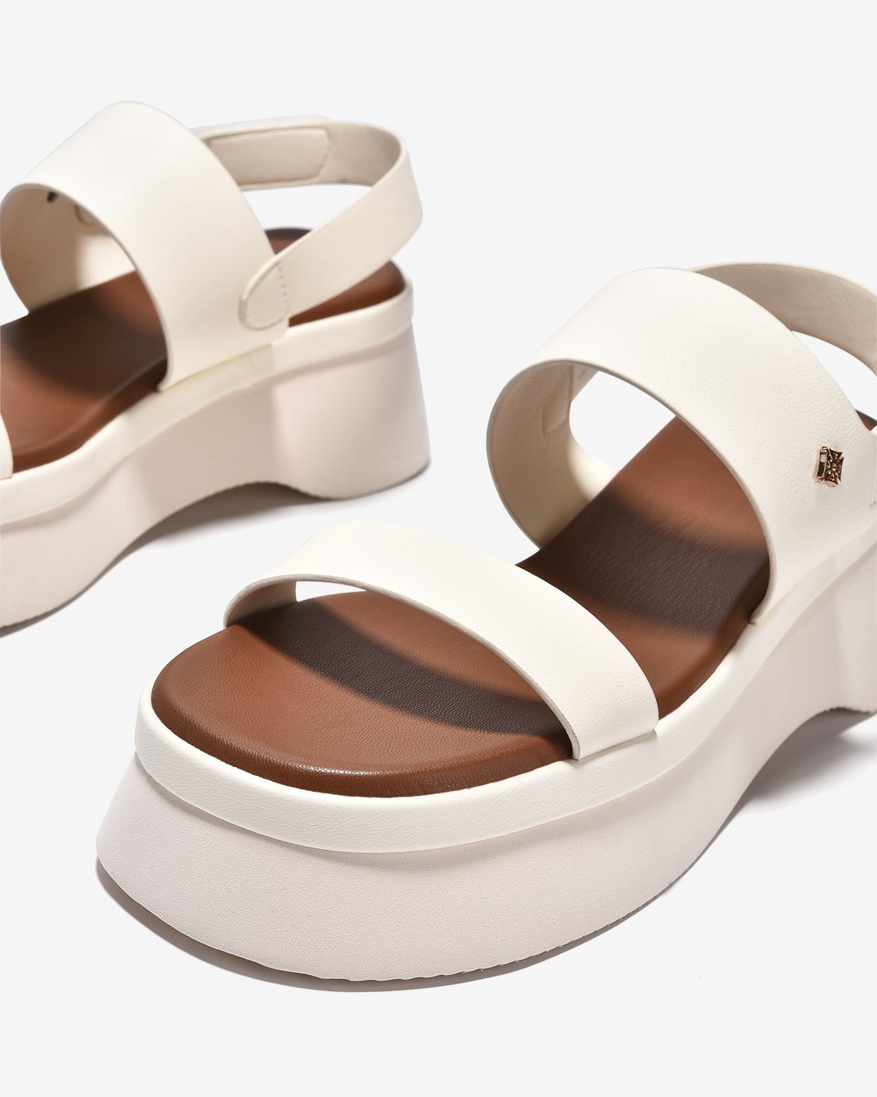 Sandal Xuồng Zucia Hai Quai Ngang Đính Logo-STH99-Kem Color3