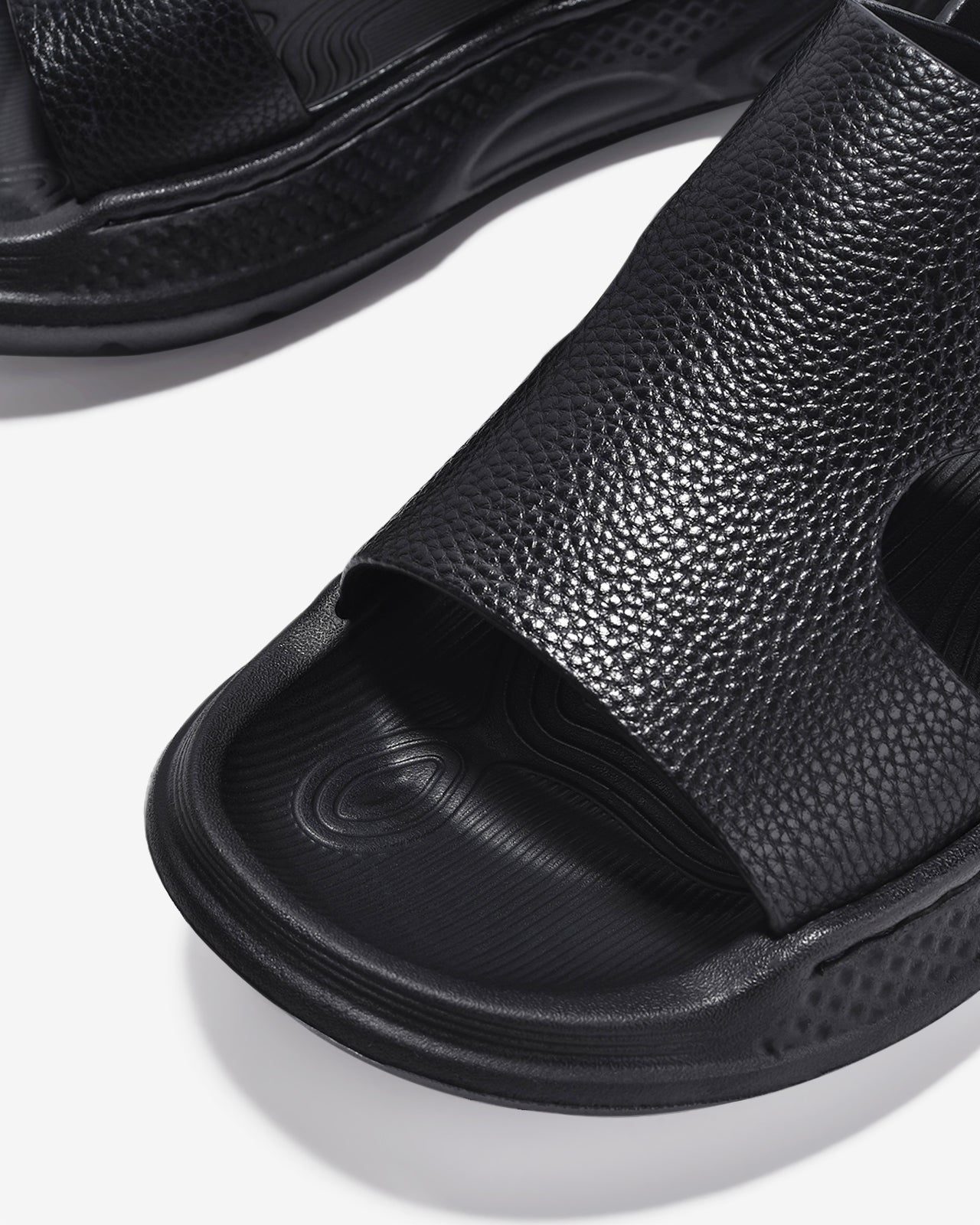 Giày Sandal Nam Zuciani Quai Liền Nguyên Khối Đế Đúc-SRD65-Đen Color1