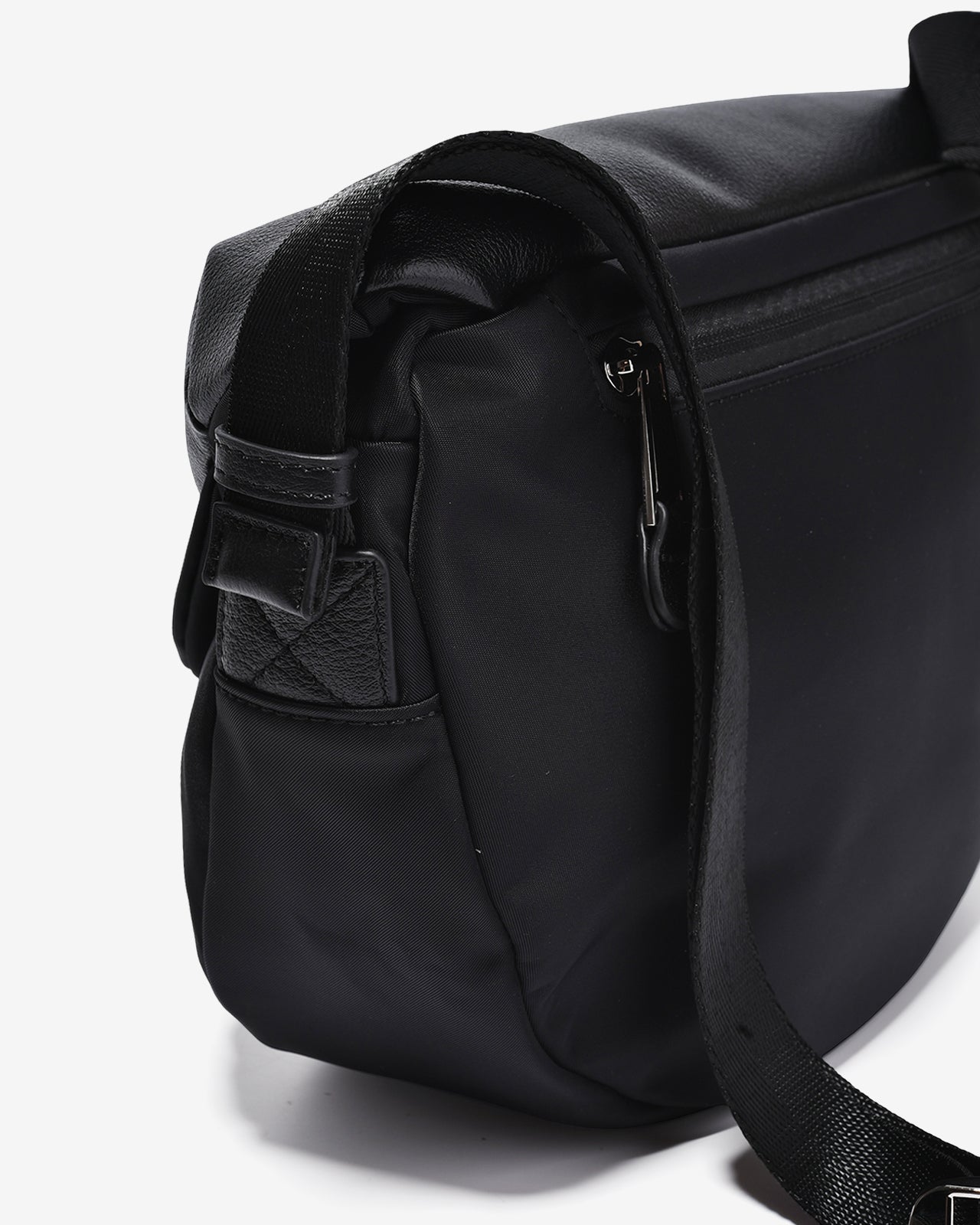 Túi Đeo Chéo Zucia The Rain Runner N53-HY53-Đen Color1